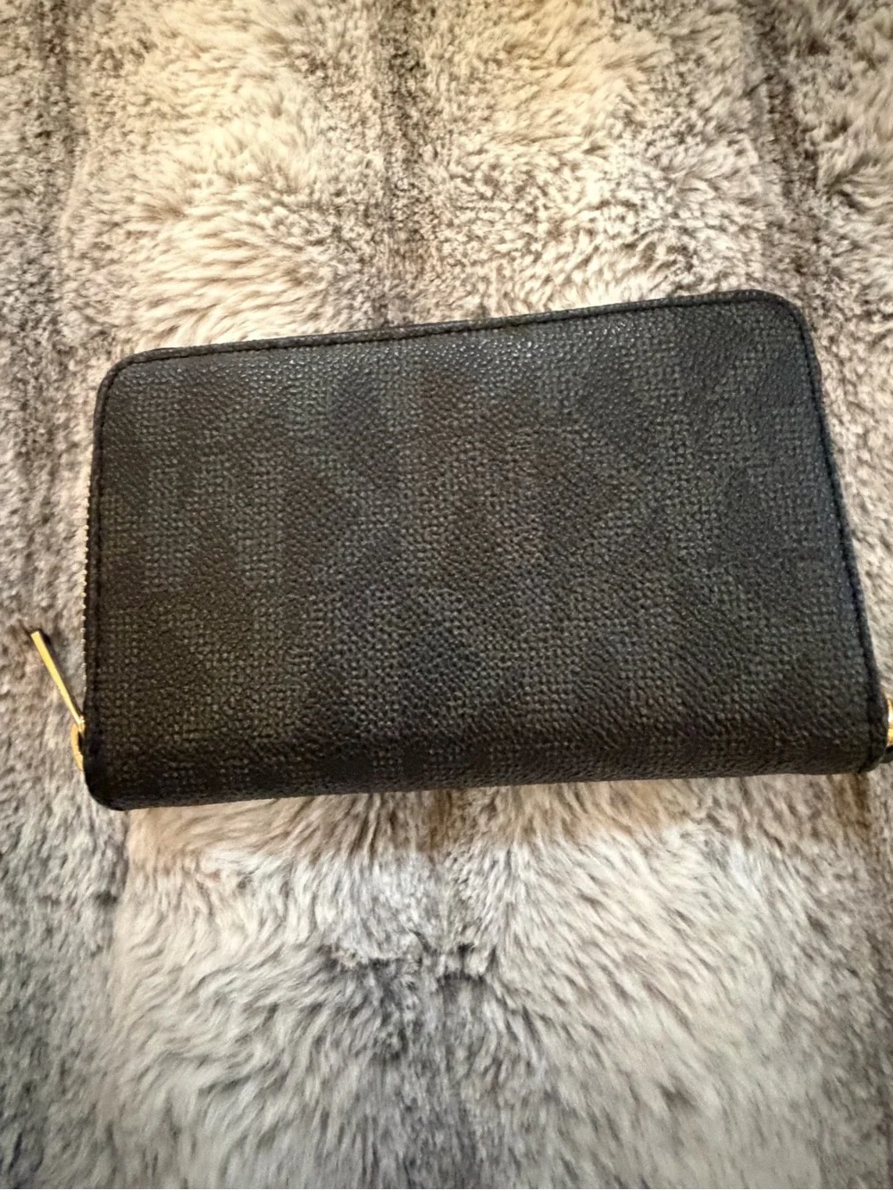 Michael Kors Jet Set Travel Black Zip Around Wallet Gold Logo EUC